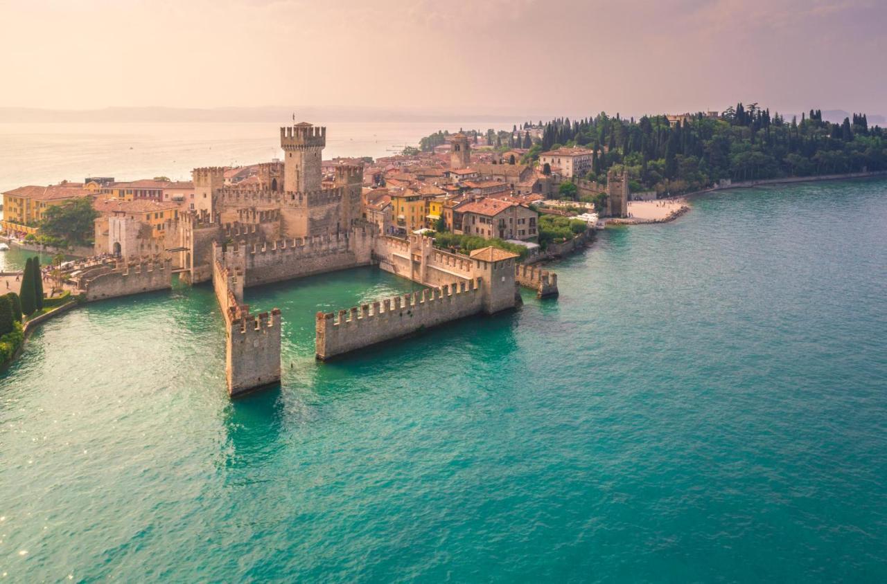 Apartment Charme And Relax With Garden And Swimming Pool Desenzano del Garda Luaran gambar