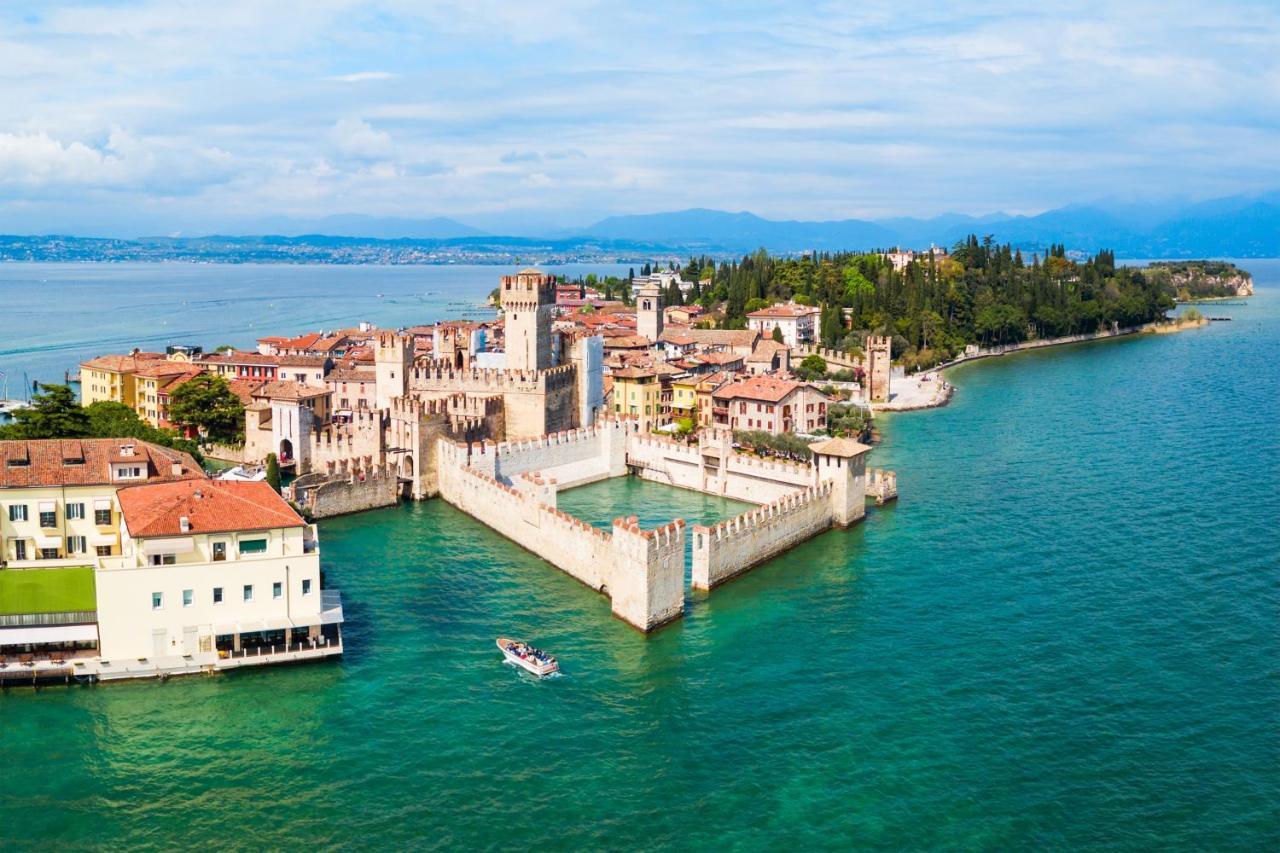 Apartment Charme And Relax With Garden And Swimming Pool Desenzano del Garda Luaran gambar