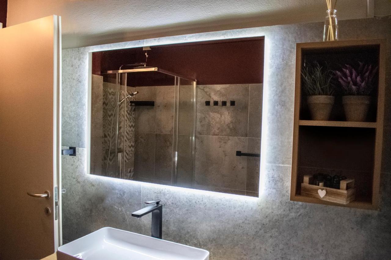 Apartment Charme And Relax With Garden And Swimming Pool Desenzano del Garda Luaran gambar