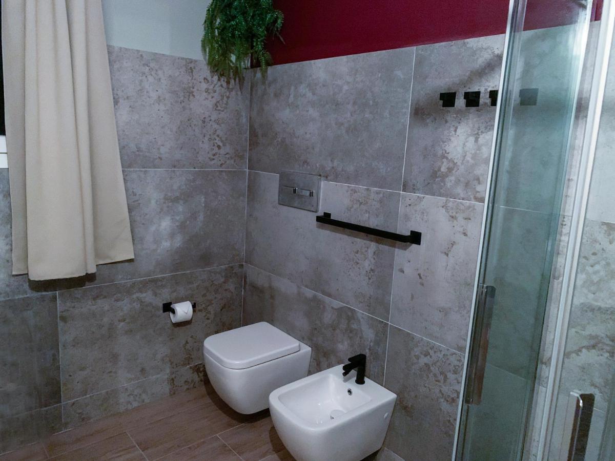 Apartment Charme And Relax With Garden And Swimming Pool Desenzano del Garda Luaran gambar