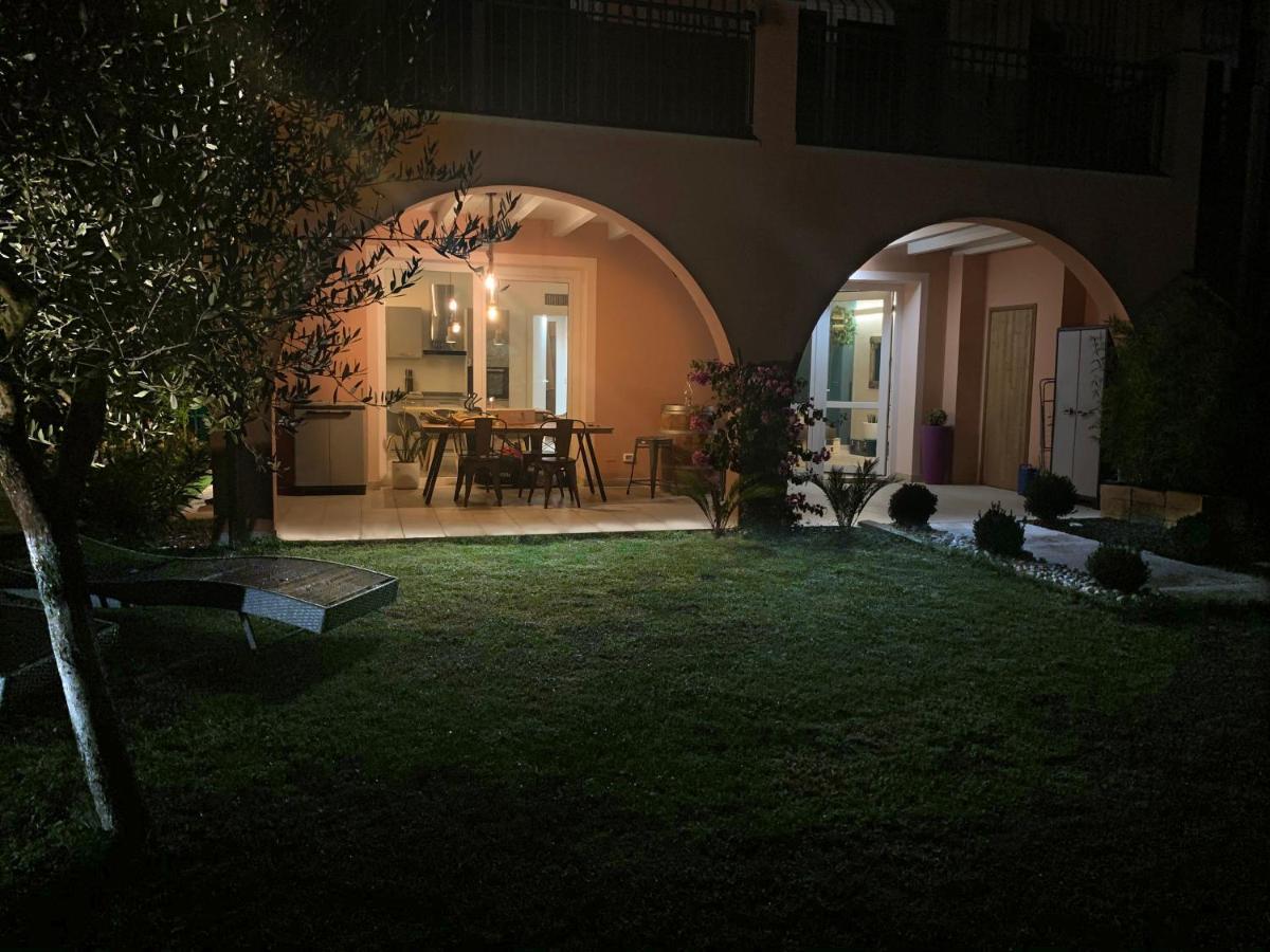 Apartment Charme And Relax With Garden And Swimming Pool Desenzano del Garda Luaran gambar