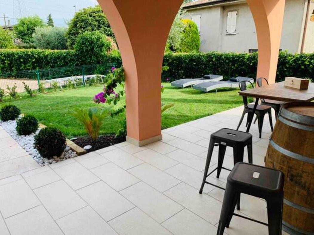 Apartment Charme And Relax With Garden And Swimming Pool Desenzano del Garda Luaran gambar